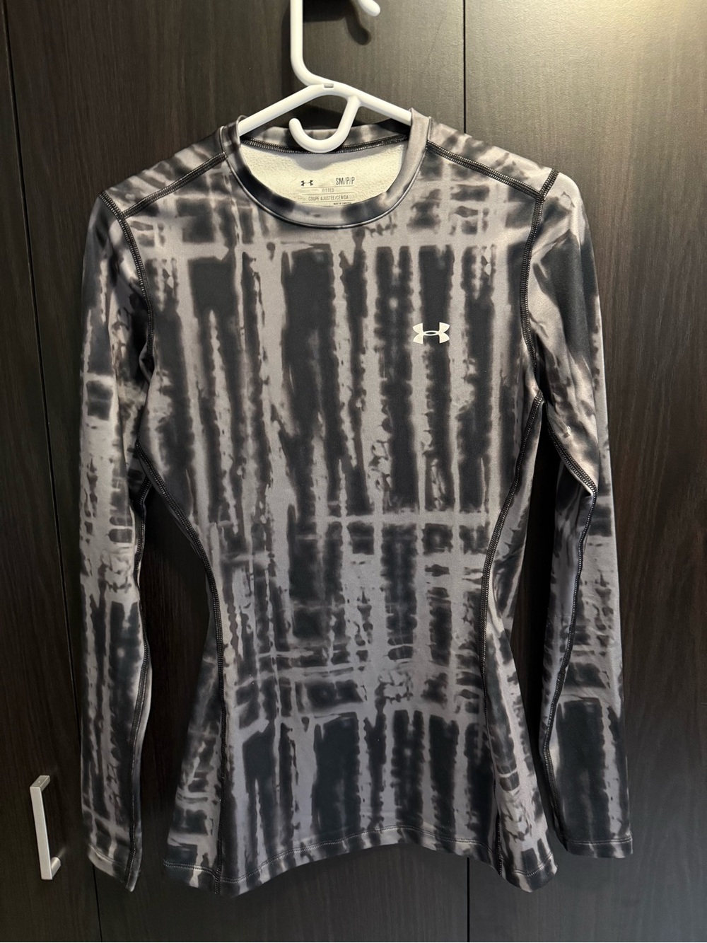 Under Armour cold gear long sleeve - wmns small